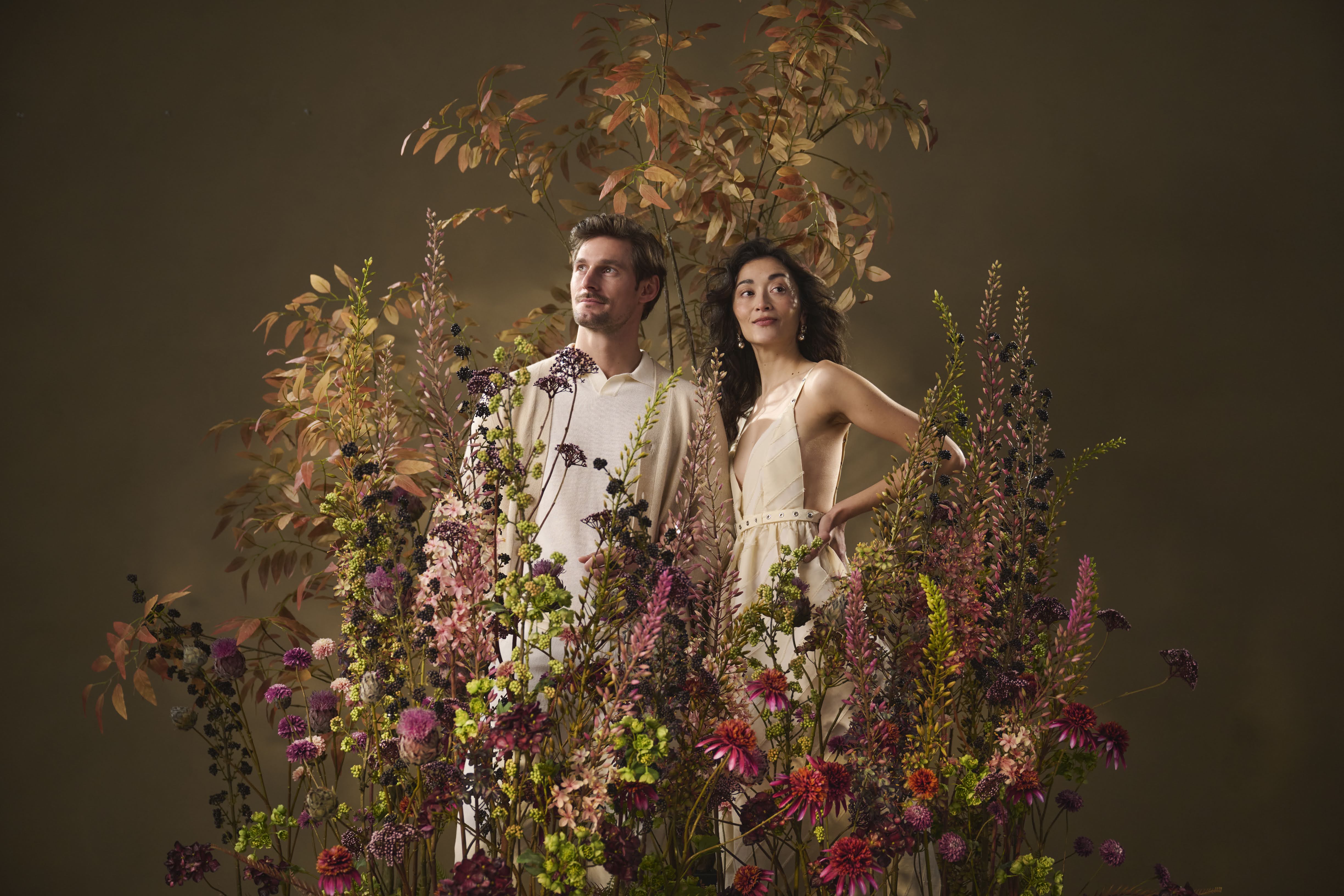 Waarom zijden bloemen de slimste keuze zijn voor een warm en gezellig huis